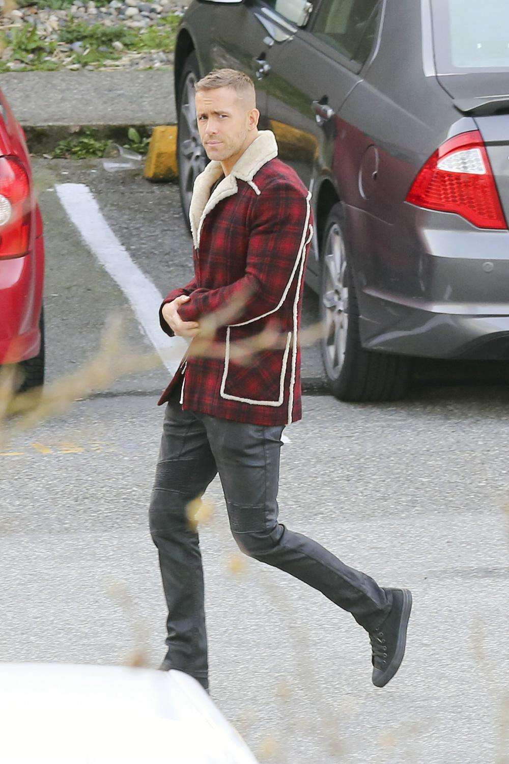 ryan-reynolds-red-deadpool-jacket