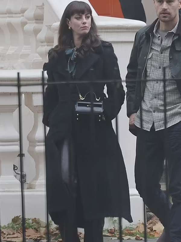 Susie Glass The Gentlemen S01 Black Coat
